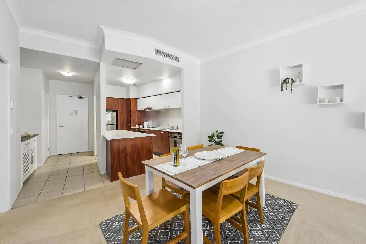 Surfers Paradise Central Chevron Apartment Sleeps 8 - Optimise Bnb Gold Coast
